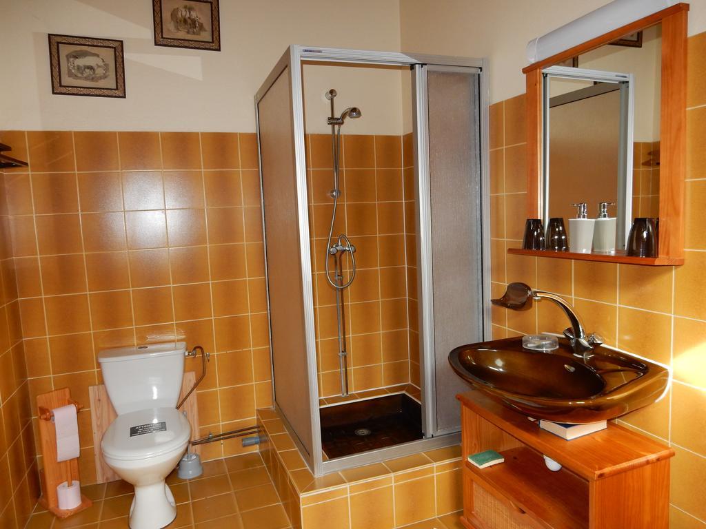 Le Chateau Des Estubiers Sérignan-du-Comtat Room photo