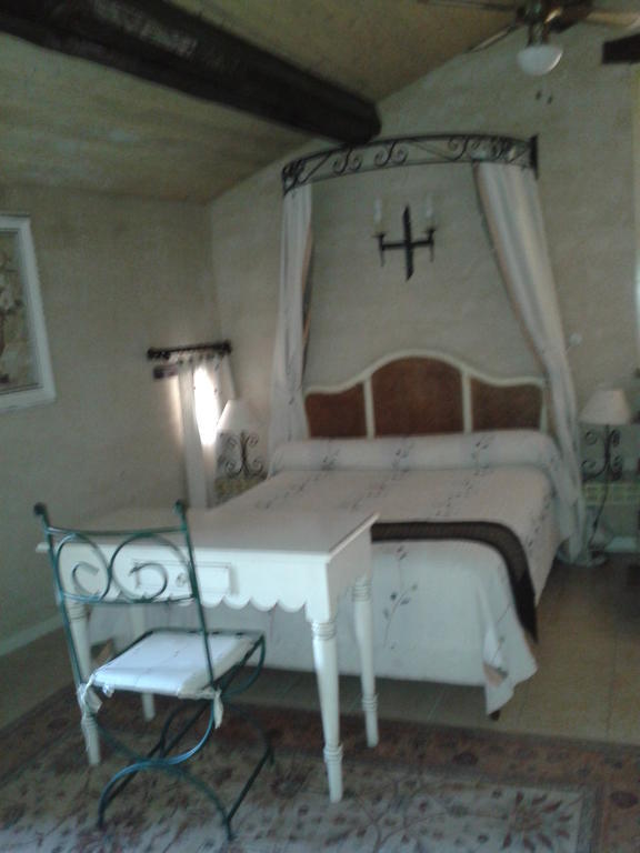 Le Chateau Des Estubiers Sérignan-du-Comtat Room photo